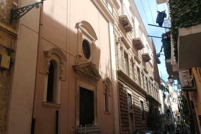 Bari, in vendita Palazzo Diana e la chiesa di San Bartolomeo: verranno trasformati in b&b